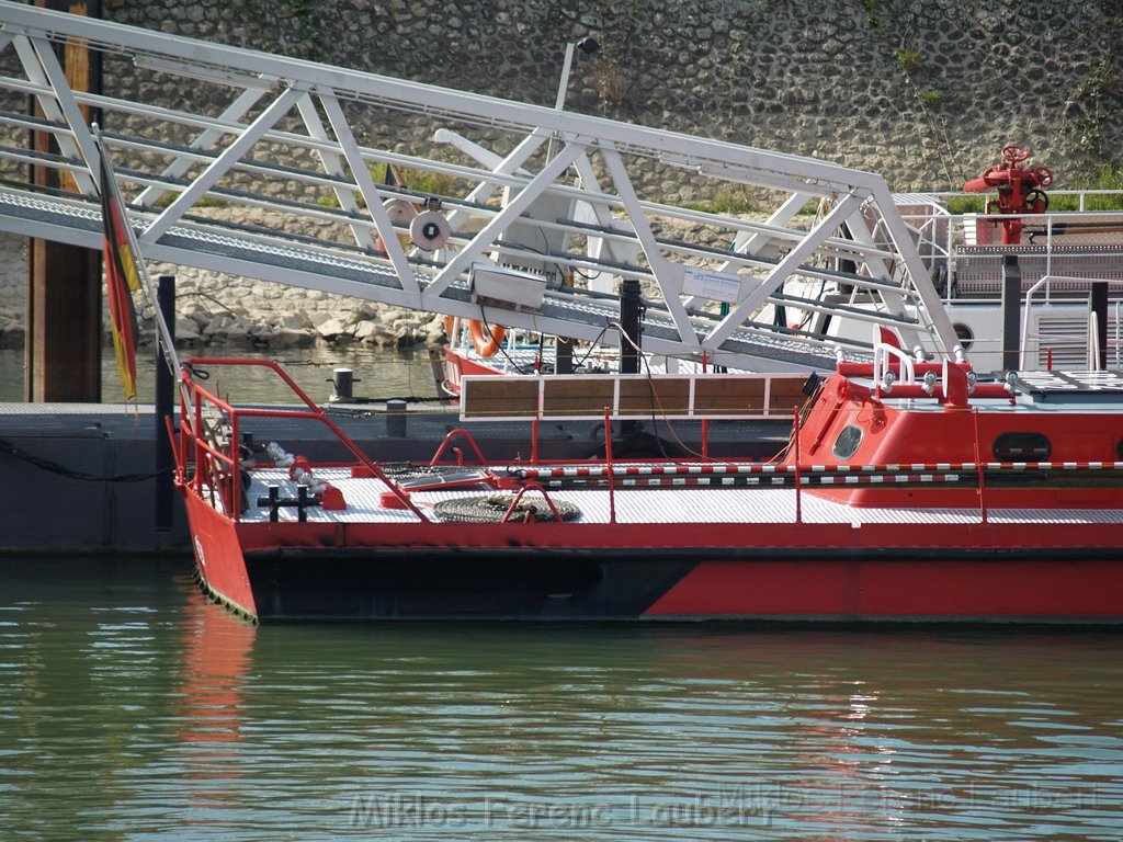 Feuerloeschboot 10-2   P199.JPG